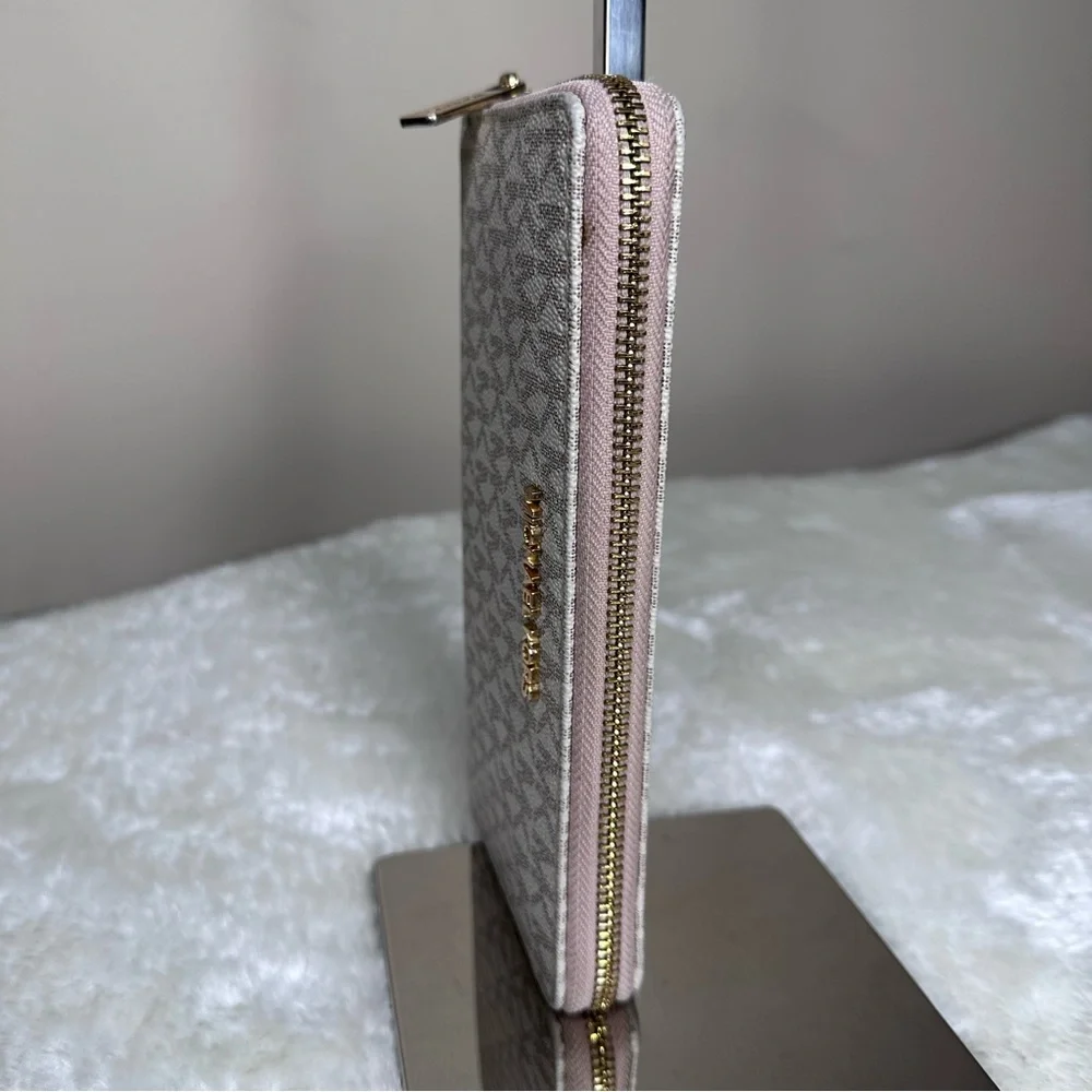 Michael Kors Jet Set Travel Zippy Wallet - Picture 6 of 14